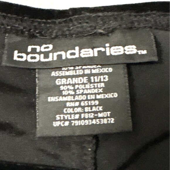 No Boundaries Black Velvet Flared Pants Size 11/13 witchy whimsygoth - Picture 3 of 6